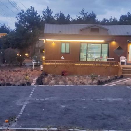 Hamdeok Pool Villa Pension Jeju Bagian luar foto